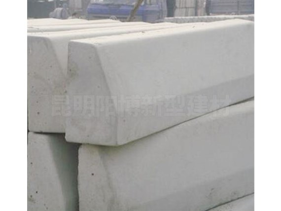 昆明水泥路沿石安裝需要注意什么？