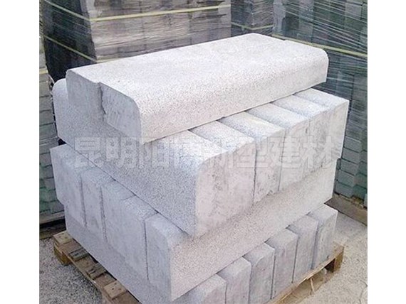 云南混凝土路沿石在冬季施工需要注意什么？